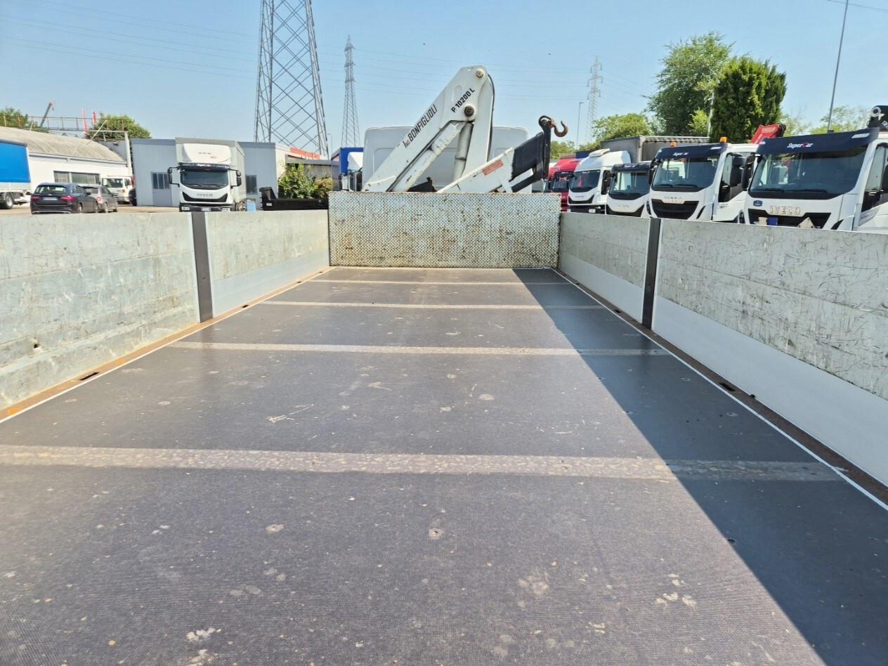 RENAULT MIDLUM 220.12 cassone fisso con gru