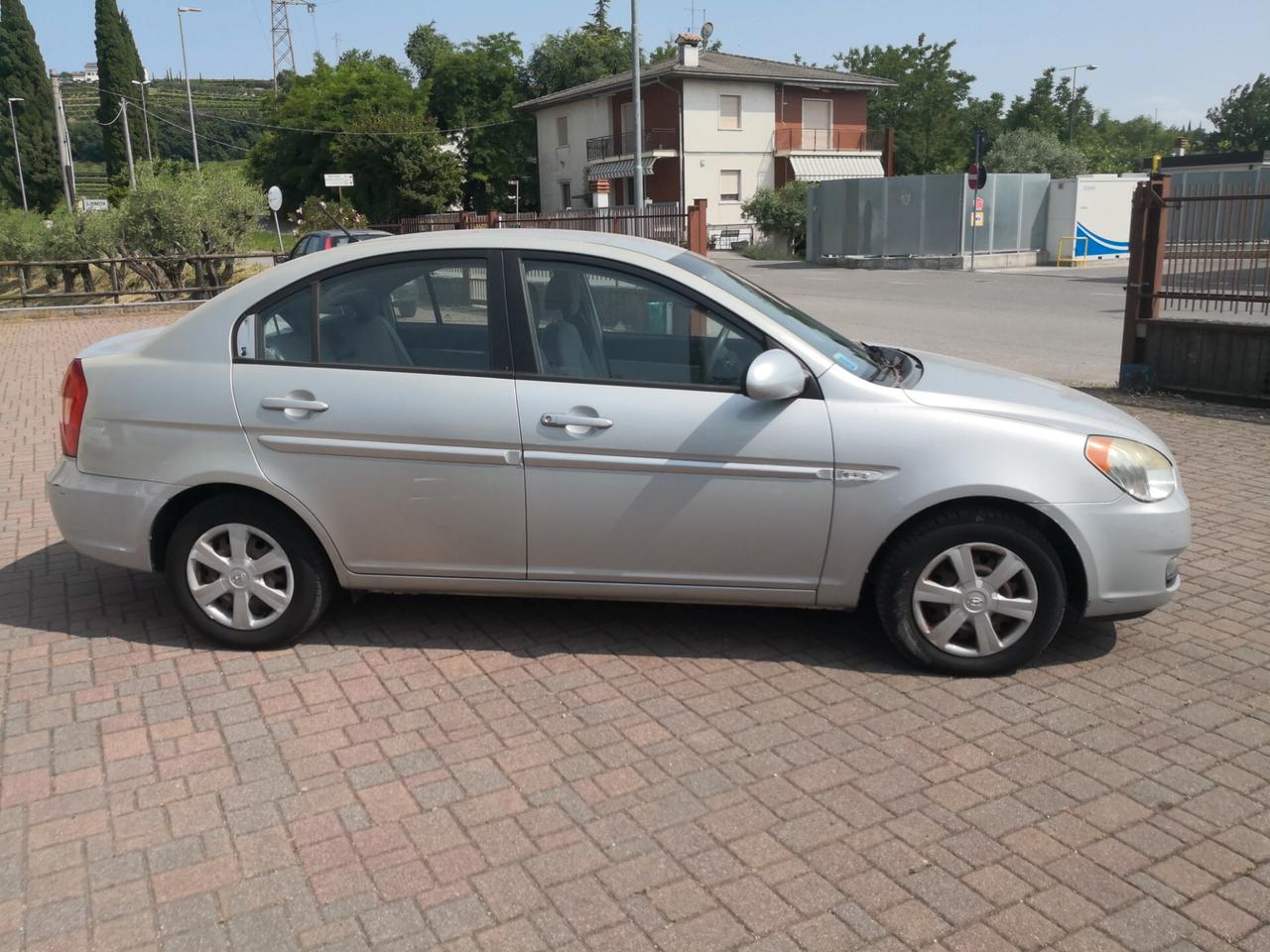 Hyundai Accent 1.4 benzina 5 porte 90milakm neopat