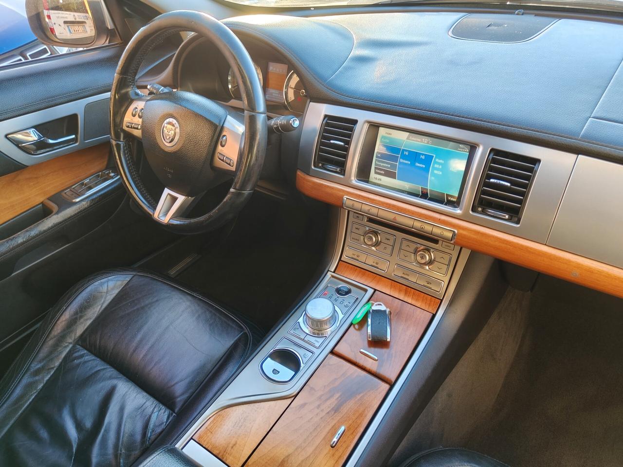 Jaguar XF 3.0 D V6 Luxury