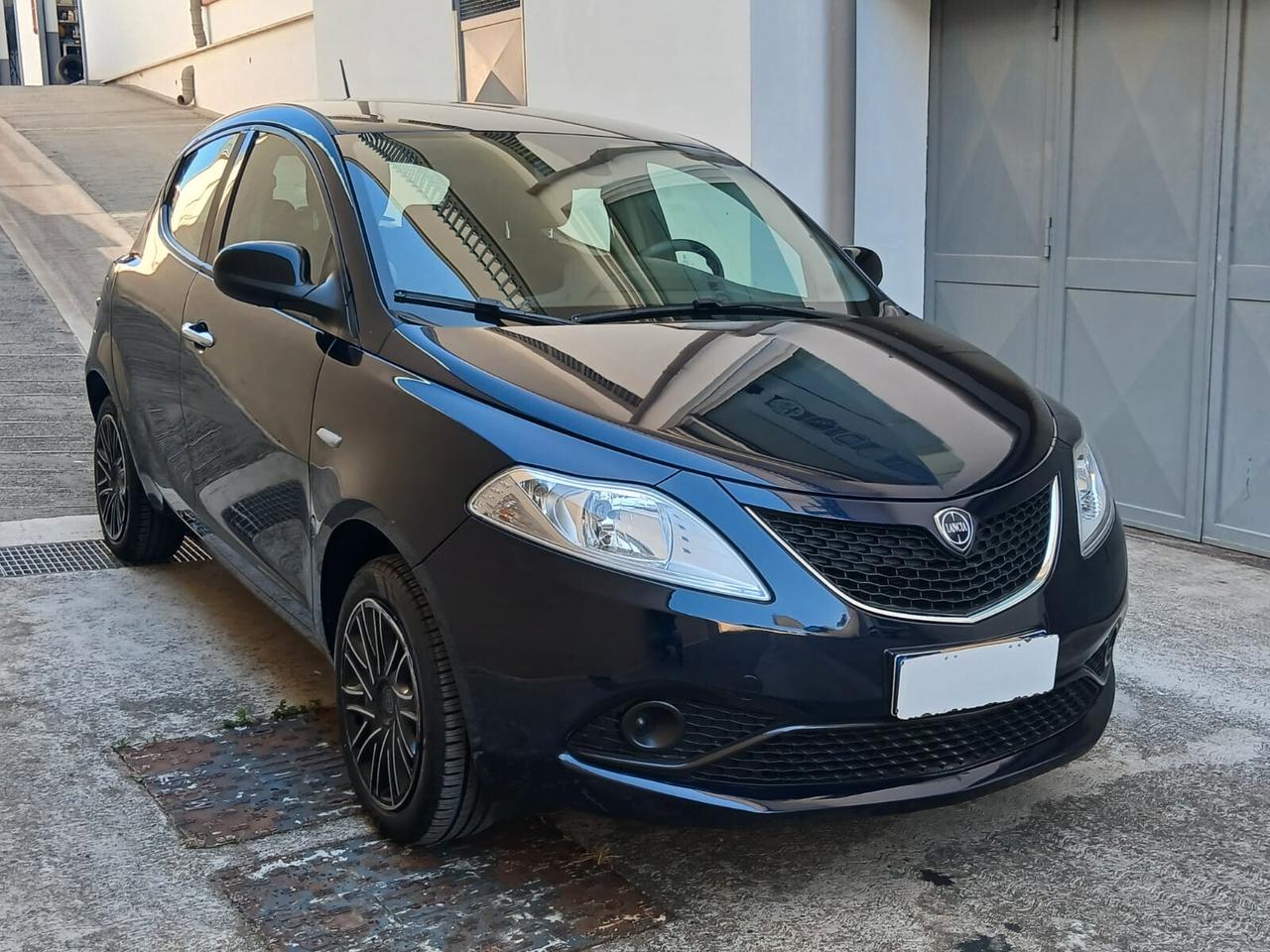 Lancia Ypsilon 1.2 69 CV 5 porte S&S Gold