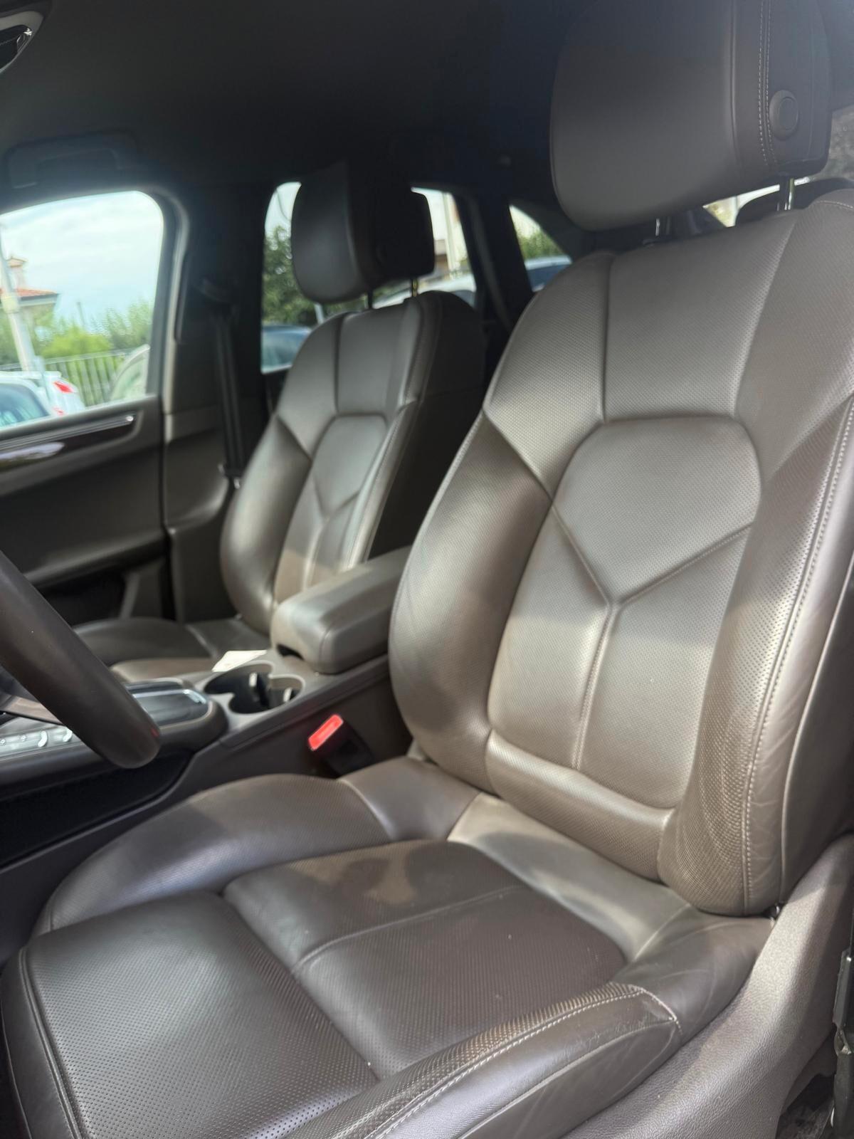 Porsche Macan 2.0 Book service Porsche
