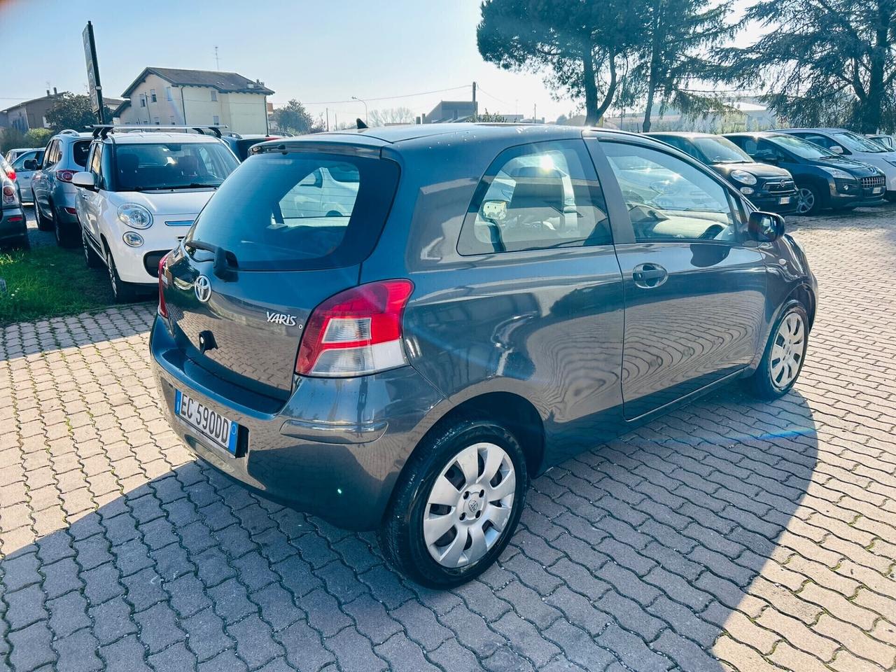 Toyota Yaris 1.0 3P Luxury pack