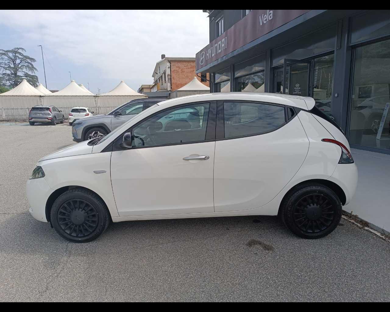 LANCIA Ypsilon III 2021 - Ypsilon 1.0 firefly hybrid Silver s&s 70cv