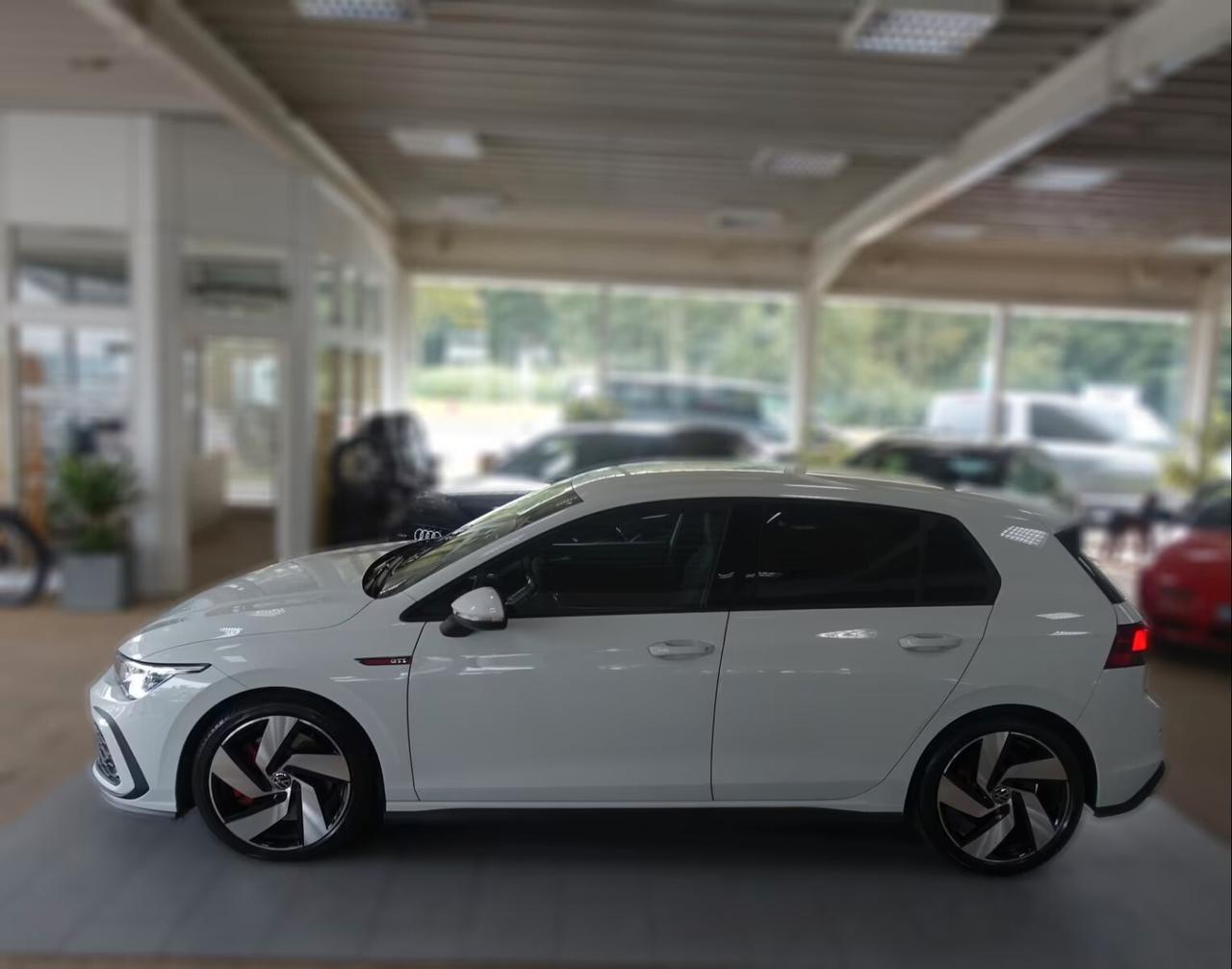 Volkswagen Golf 8 GTI 2.0 TSI DSG RETROC/FENDI/