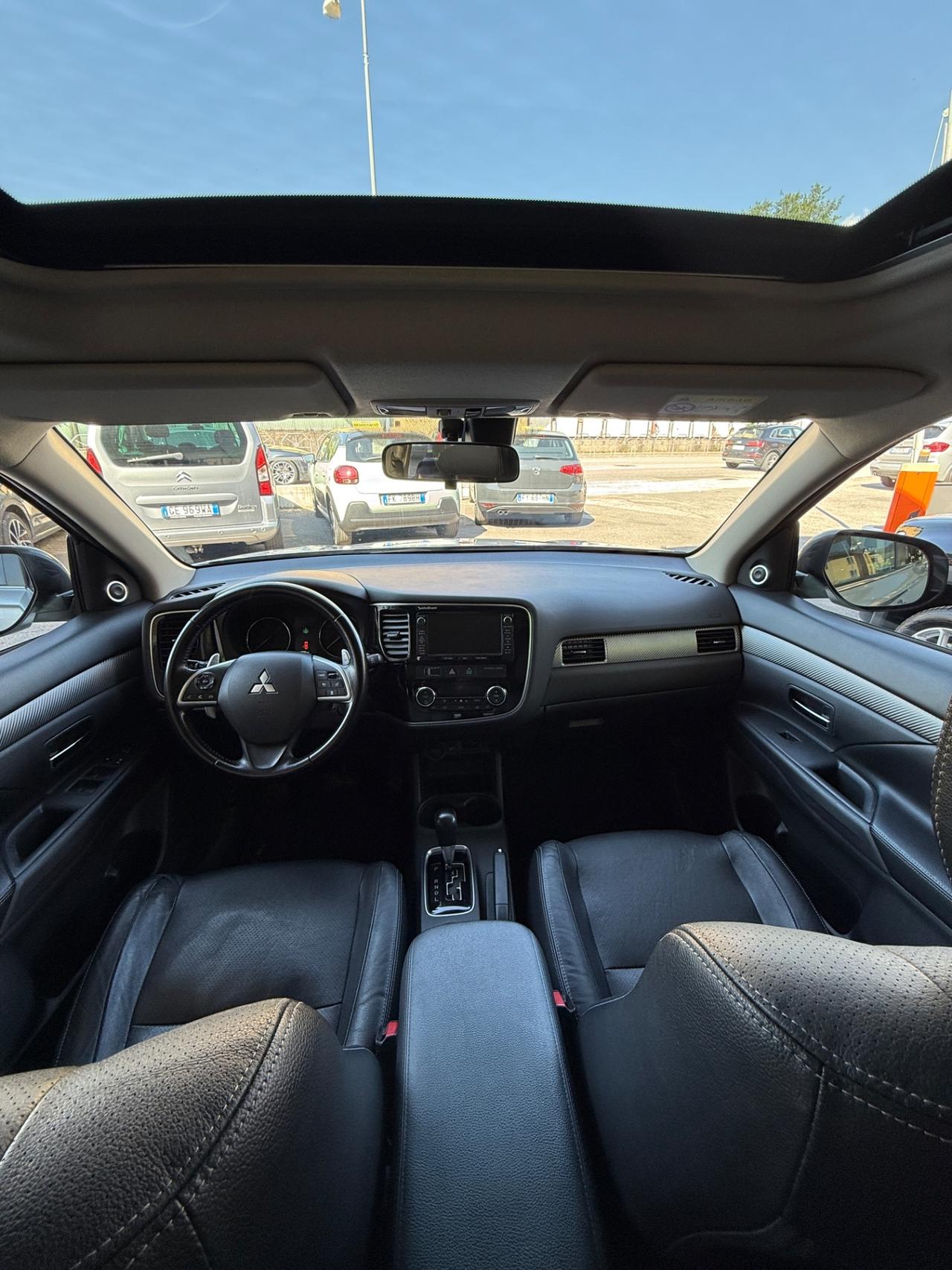 MITSUBISHI OUTLANDER 2.2 DI-D 4WD INSTYLE 7posti
