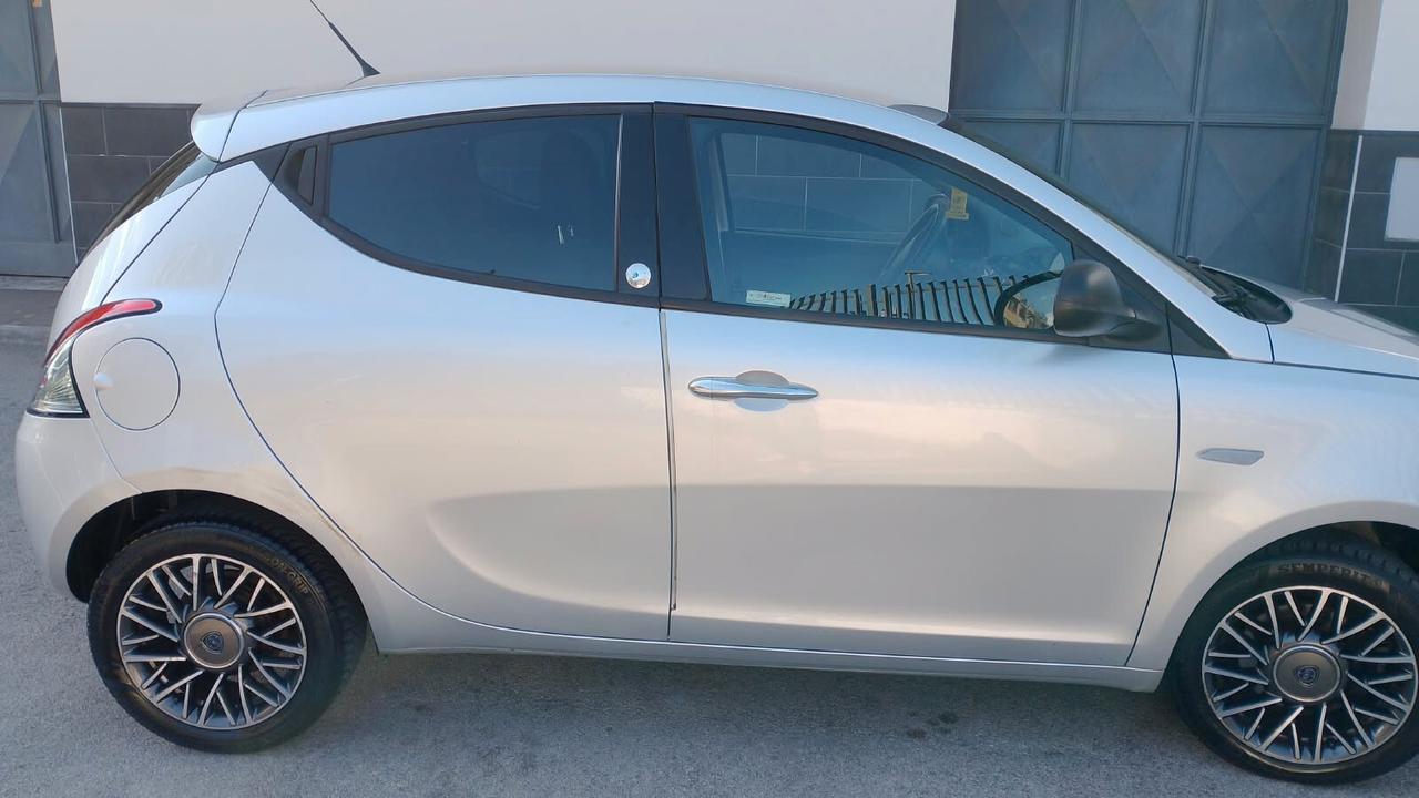 Lancia Ypsilon 1.2 69 CV 5 porte GPL Ecochic Gold