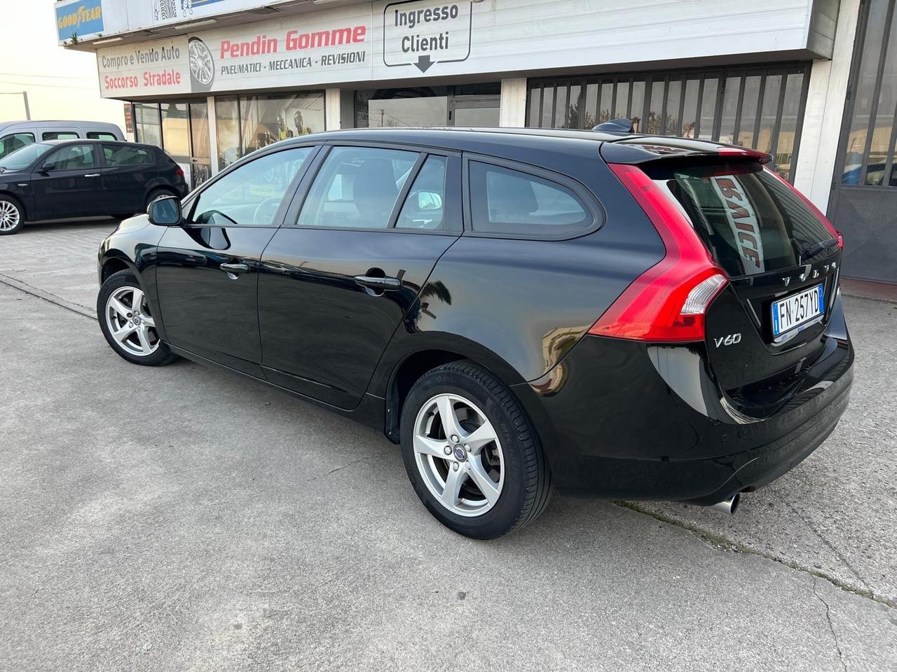 Volvo V60 D2 Geartronic Business 2.0 DIESEL ANNO 2018