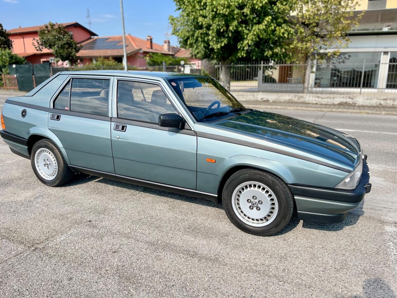 Alfa Romeo 75 2.5 V6 Quadrifoglio Verde - Targa MI