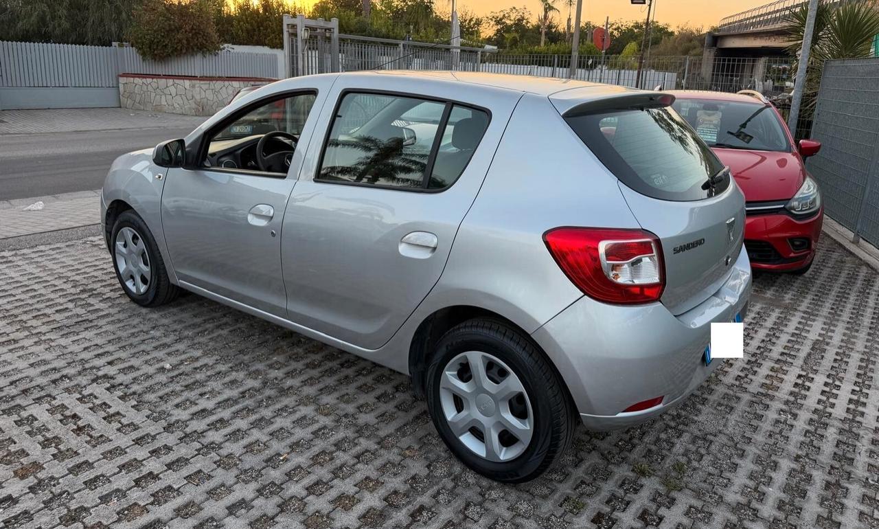 Dacia Sandero 1.2 GPL 75CV Lauréate-2013