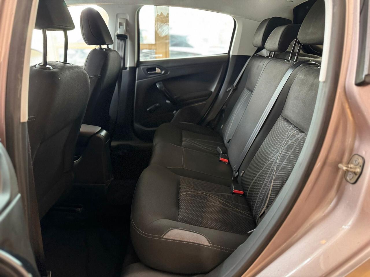 Peugeot 208 1.2 benz 82CV - Garanzia 12 Mesi