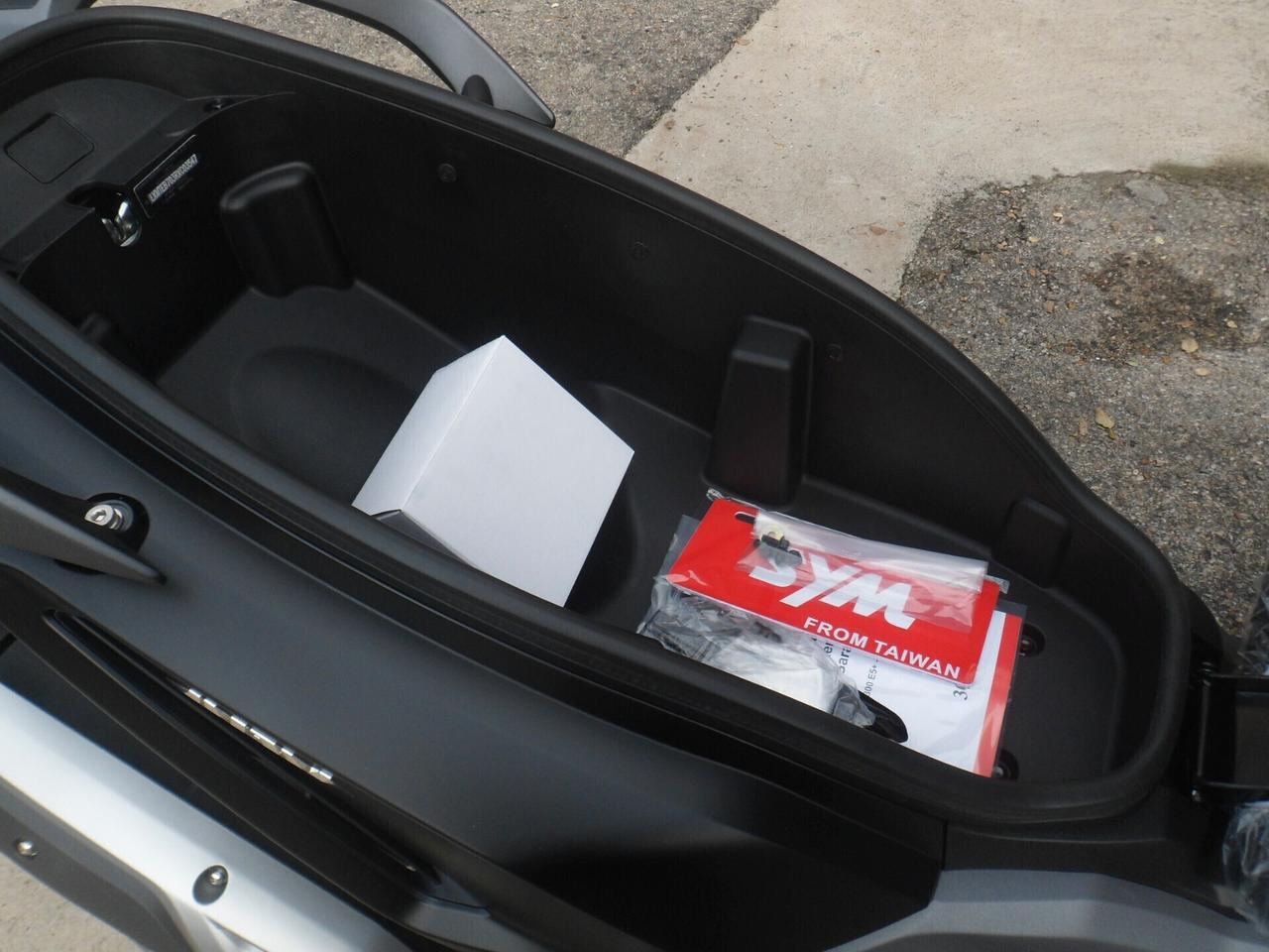 SYM SCOOTER ADX 300
