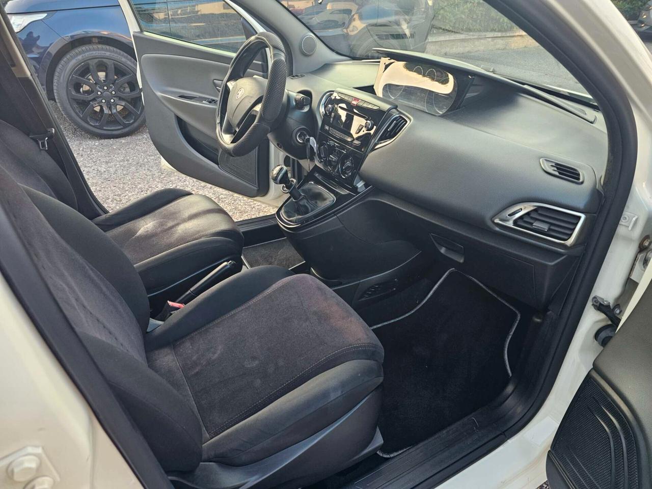 Lancia Ypsilon 0.9 TwinAir 85 CV 5 porte S&S Platinum