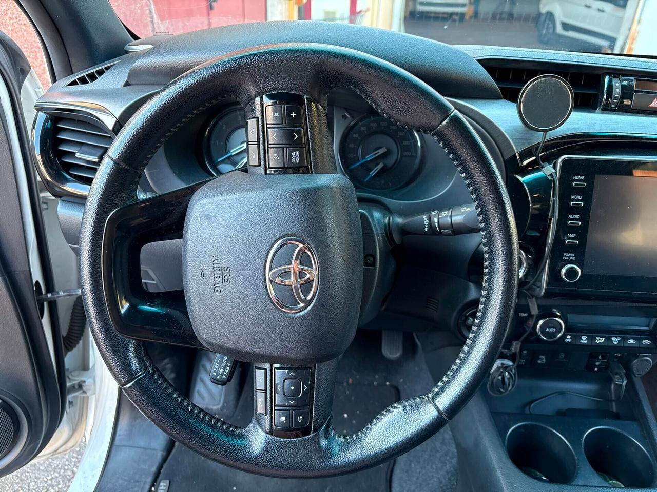 Toyota Hilux 2.4 D-4D A/T 4WD 4 porte Double Cab Invincible
