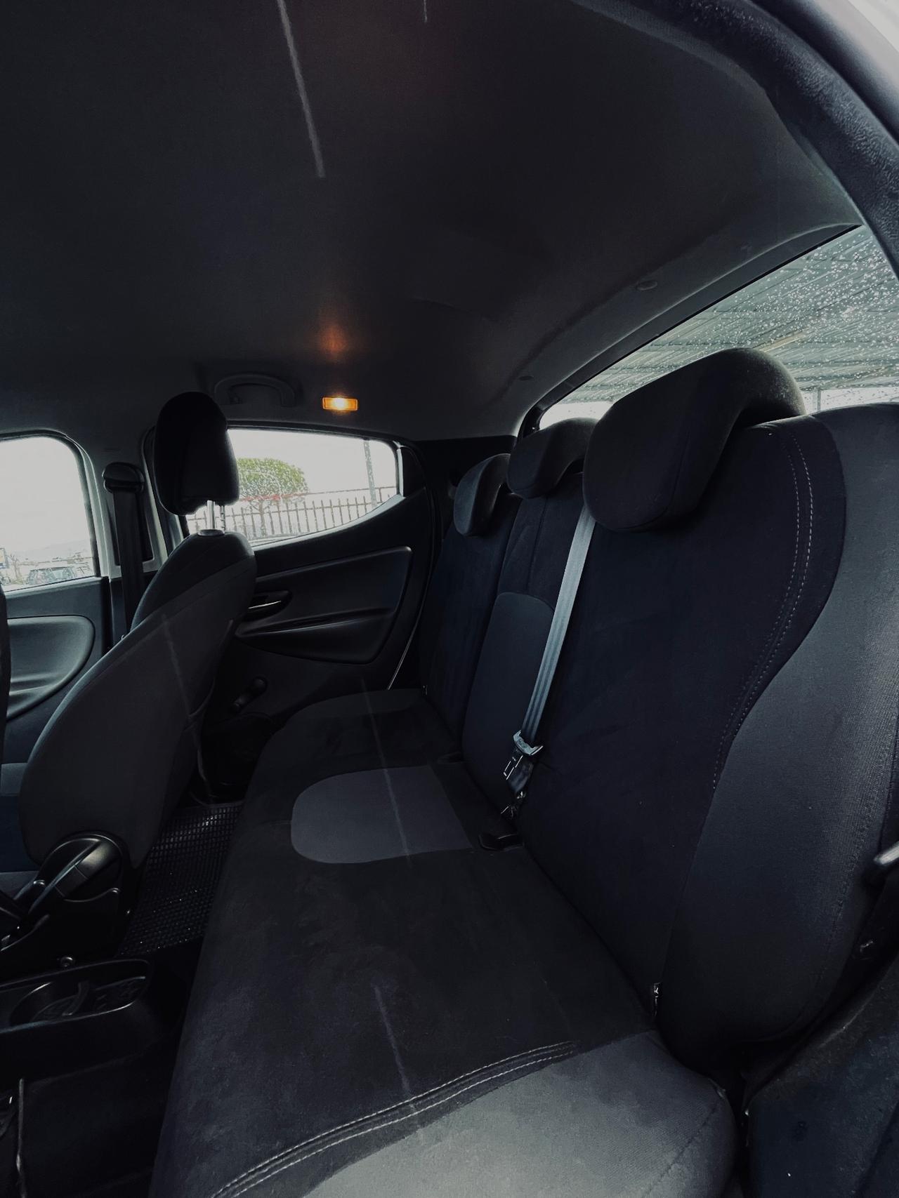 Lancia Ypsilon 1.3 MJT 95 CV 5 porte S&S Gold