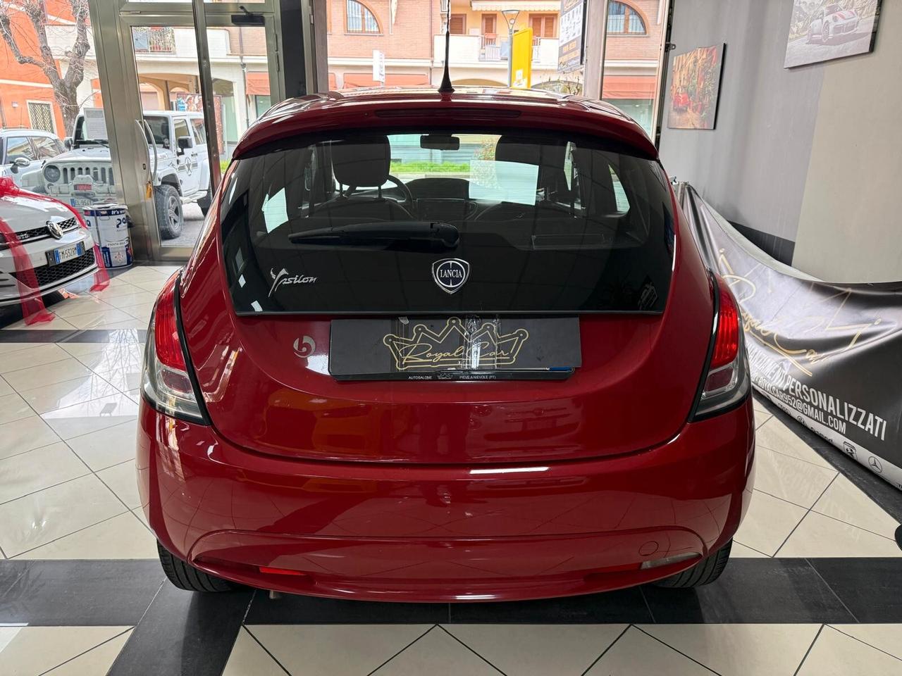 Lancia Ypsilon 1.2 69 CV 5 porte Silver