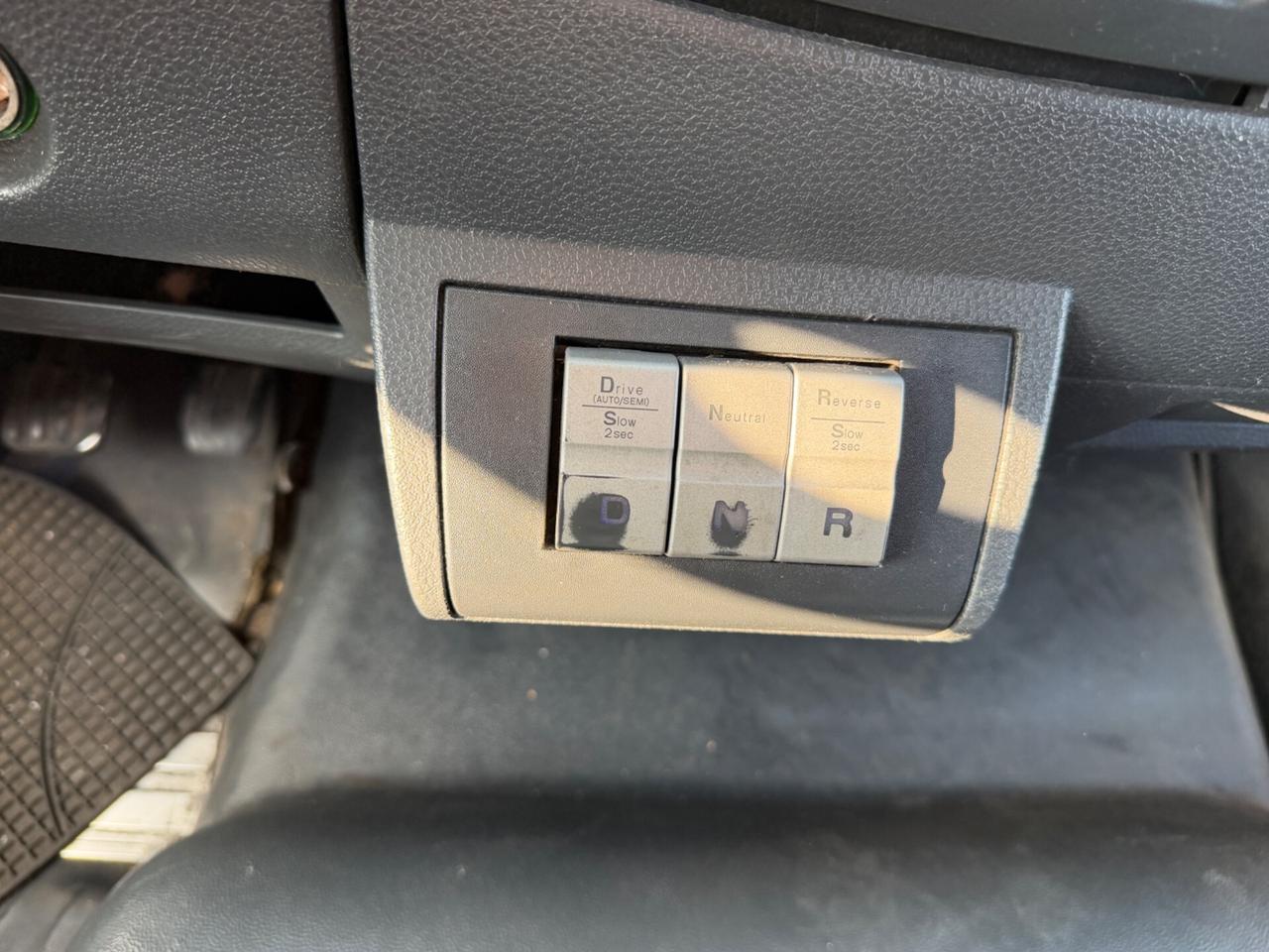 Iveco Eurocargo 12E22 con sponda Cambio Automatico