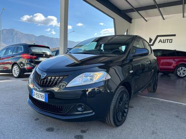 Lancia Ypsilon 1.0 firefly hybrid Silver s&s 70cv