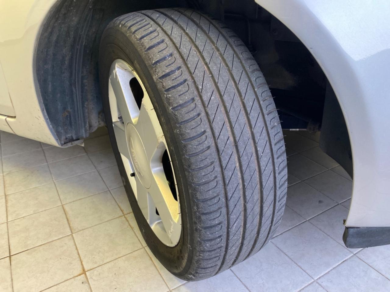 Ford Fiesta 1.4 16V 5p. Ghia