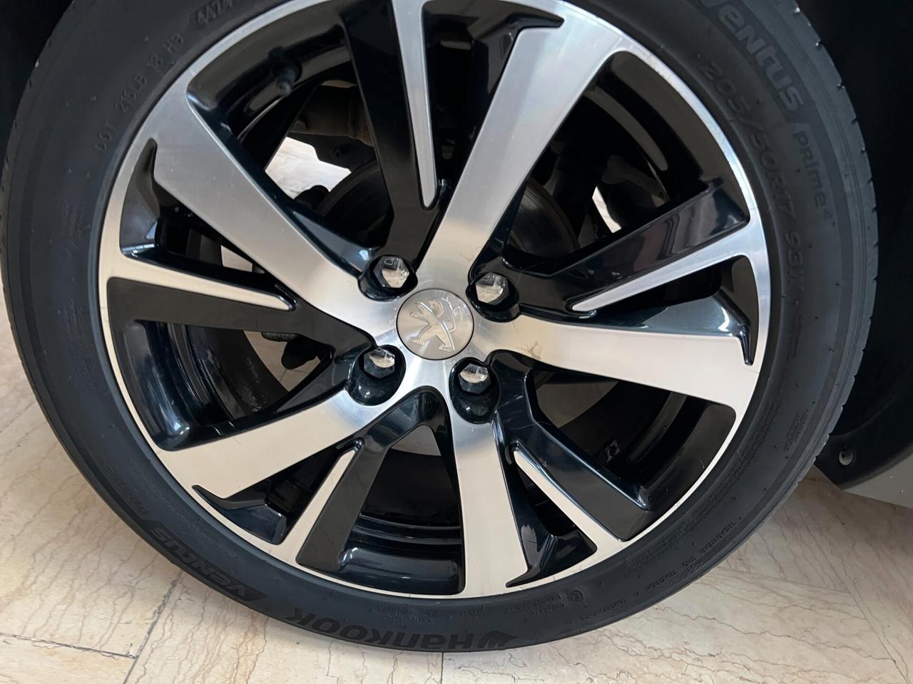 Peugeot 2008 BlueHDi 120 S&S Allure