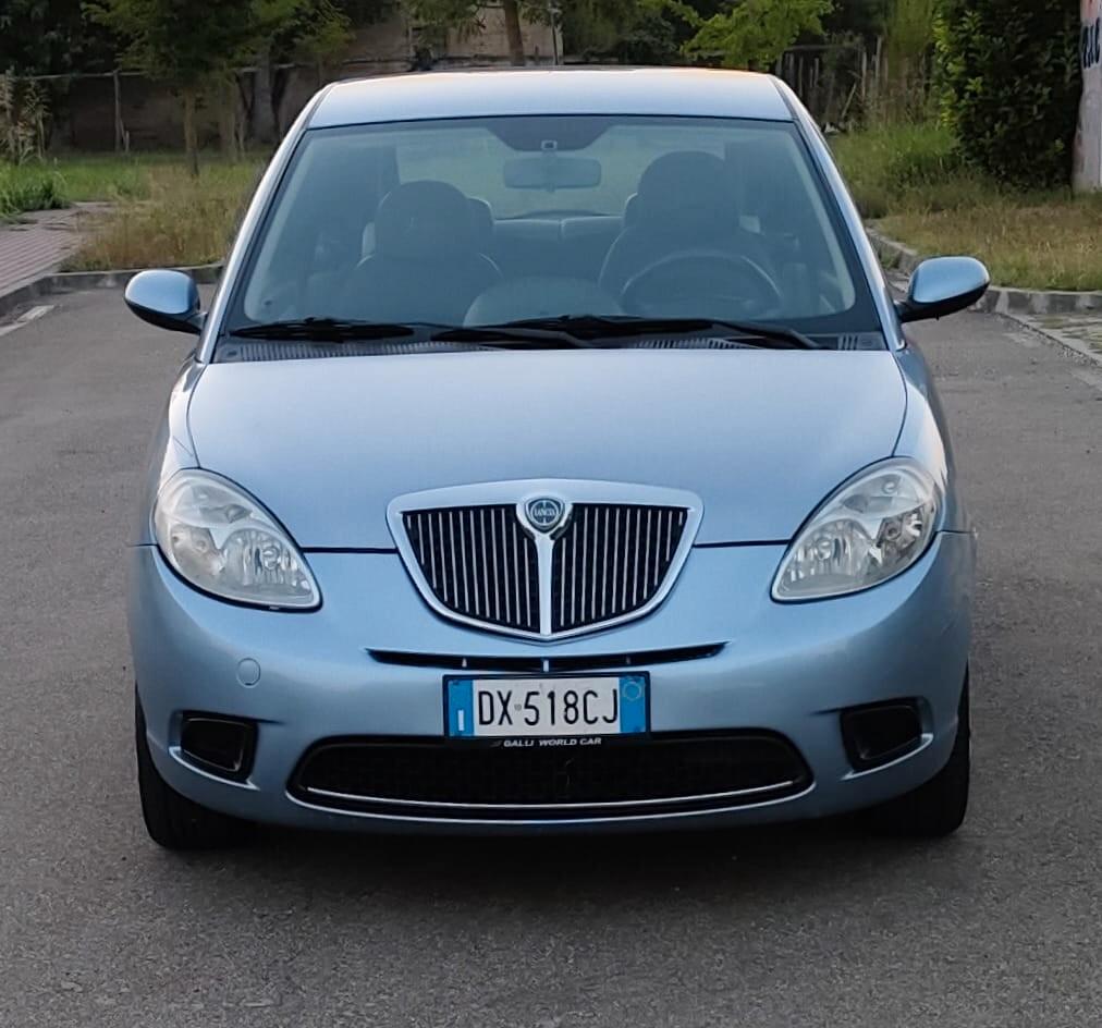 Lancia Ypsilon 1.3 MJT 90 CV Platino