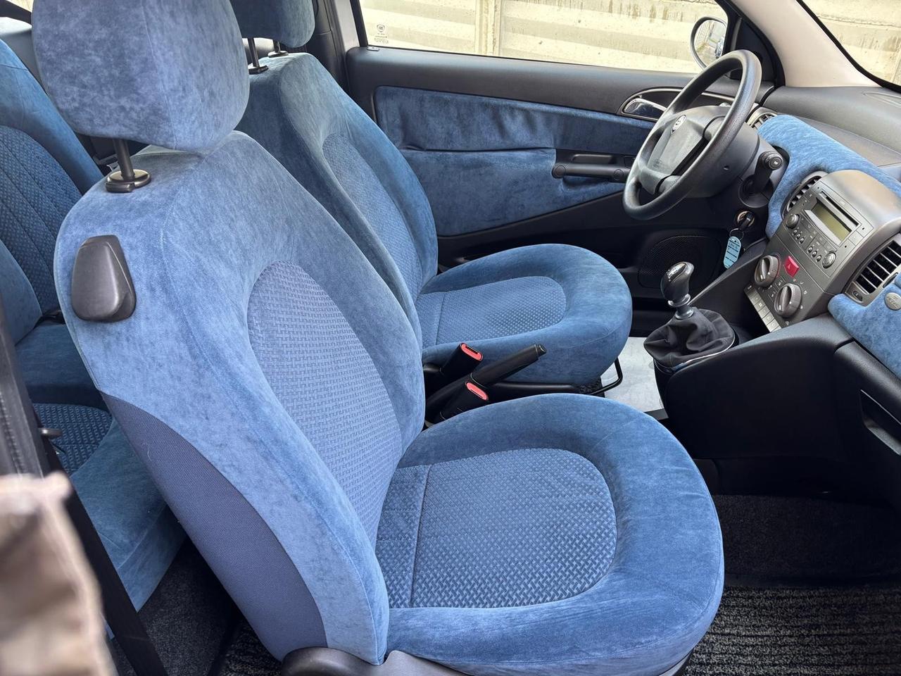 Lancia Ypsilon 1.2 16V Platino