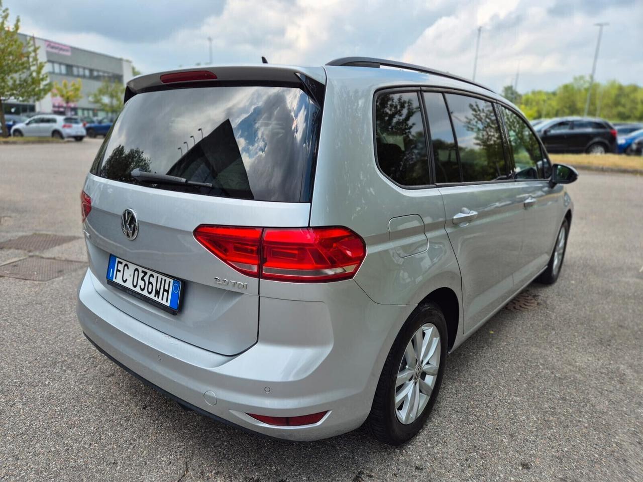 Volkswagen Touran 2.0 TDI 150 CV DSG *7 POSTI*