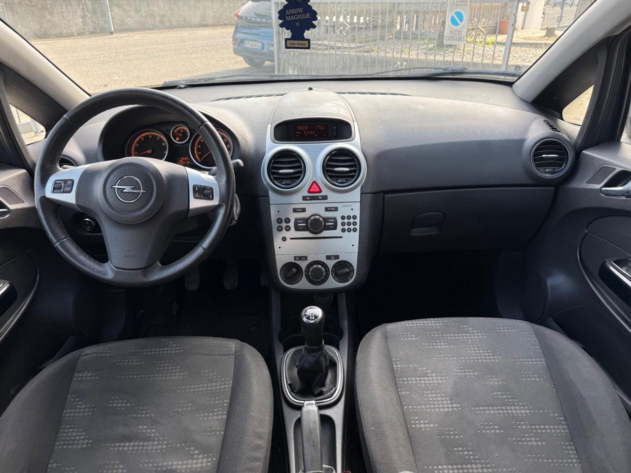 Opel Corsa 1.2 BENZINA POCHI KM 2011 NEOPATENTATI