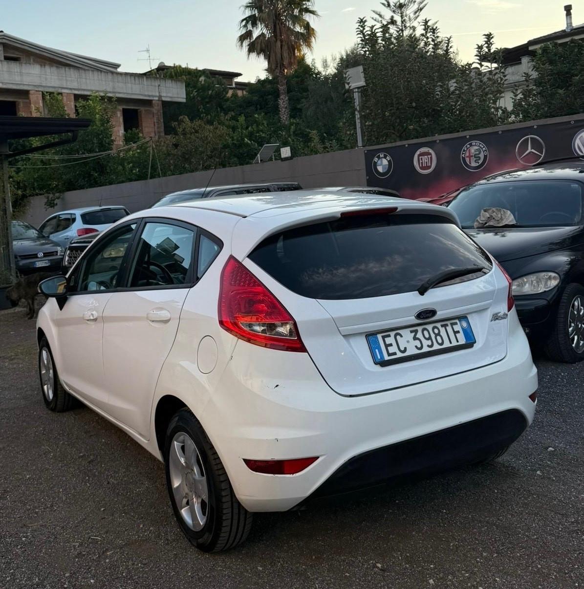 Ford Fiesta 1.4 16V 5p. Bz.- GPL Titanium Bs.
