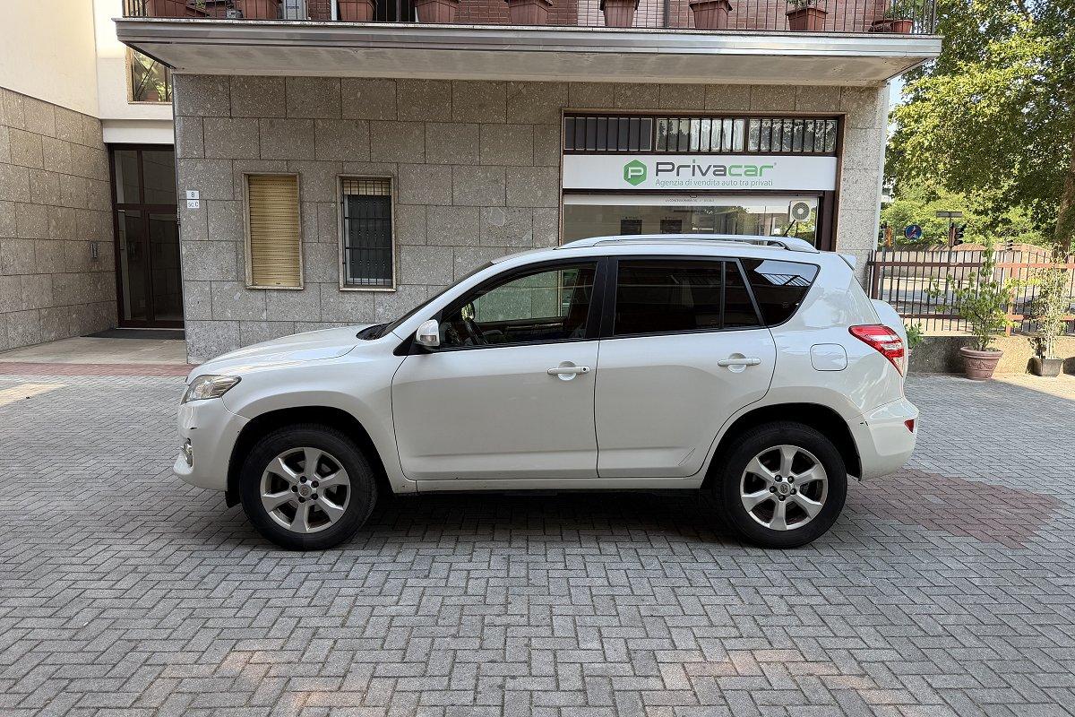 TOYOTA RAV4 2.2 D-4D 150 CV DPF Exclusive