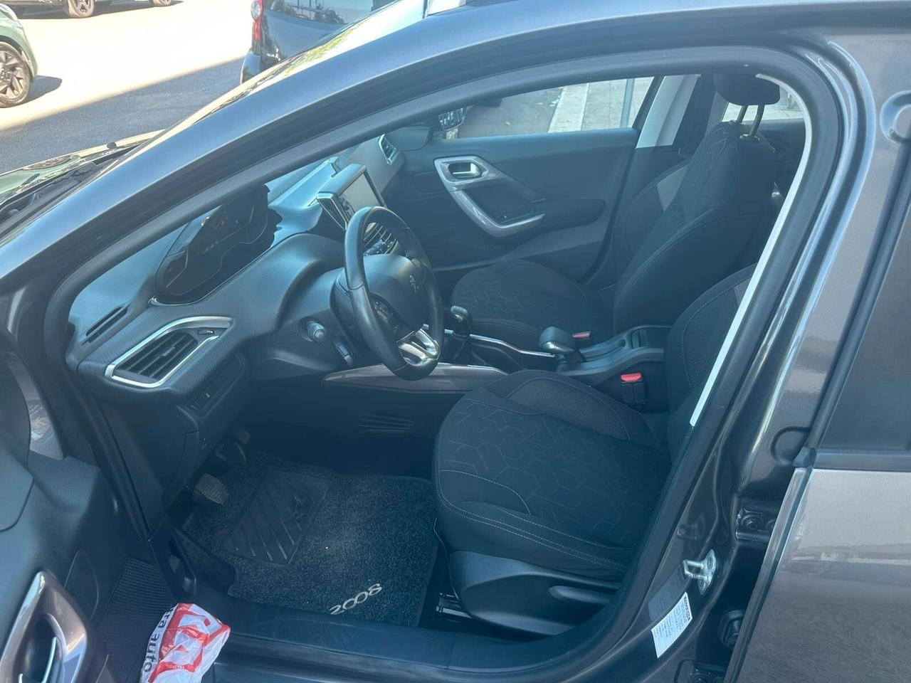 Peugeot 2008 BlueHDi 100 Black Matt