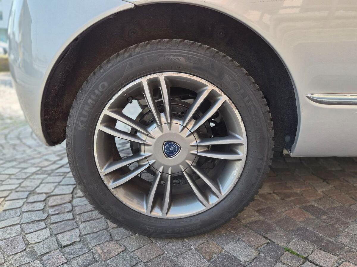 Lancia Ypsilon 1.2 8v Unyca