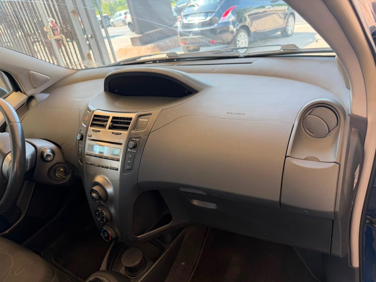 Toyota Yaris 1.0 5 porte Luxury pack