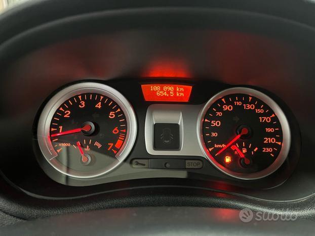 Renault Clio 1.2 tenuta molto bene!!!