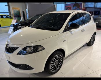 Lancia Ypsilon NUOVA My24 1.0 Firefly 70 CvStart&Stop Hybrid Platino