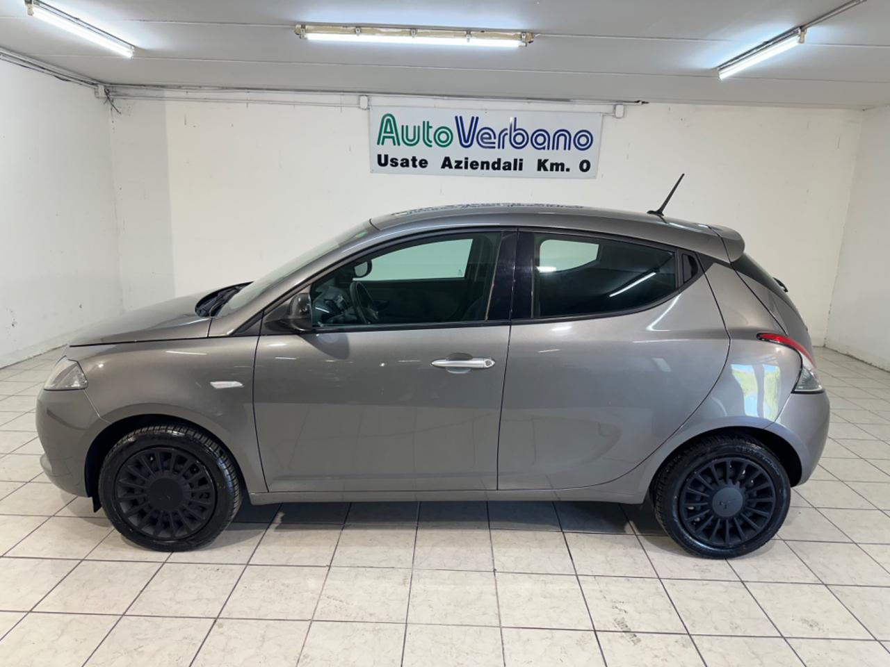Lancia Ypsilon 1.0 FireFly 5 porte S&S Hybrid Ecochic Silver
