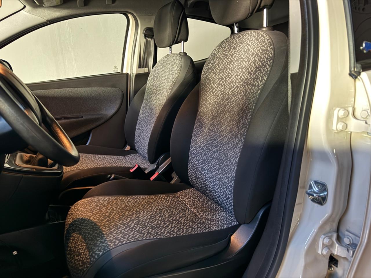 Lancia Ypsilon 1.2 69 CV 5 porte Platinum