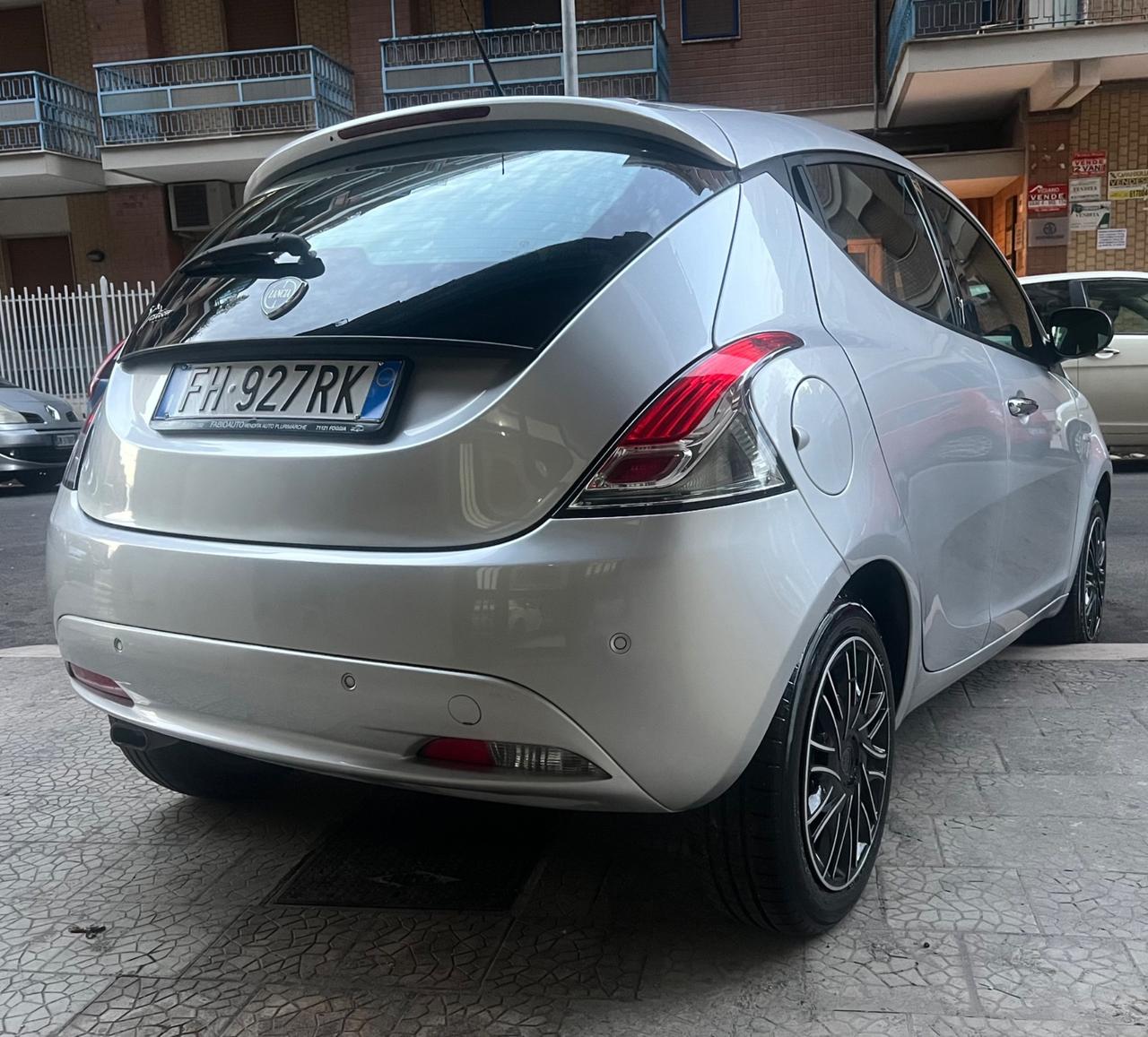 Lancia Ypsilon 1.2 69 CV 5 porte Silver