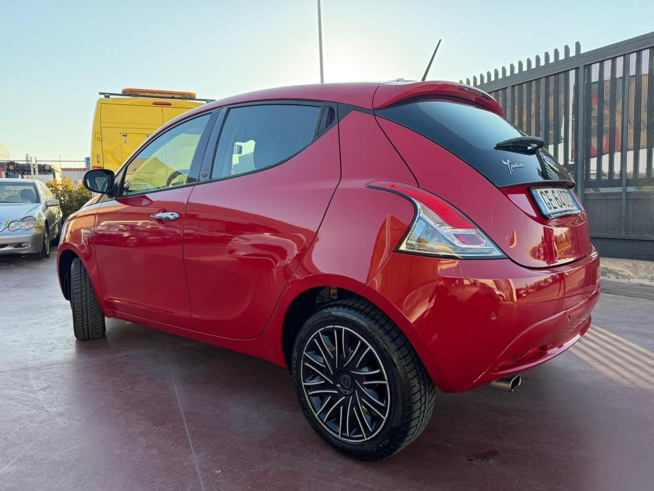 Lancia Ypsilon 1.0 FireFly 5 porte S&S Hybrid Ecochic Gold
