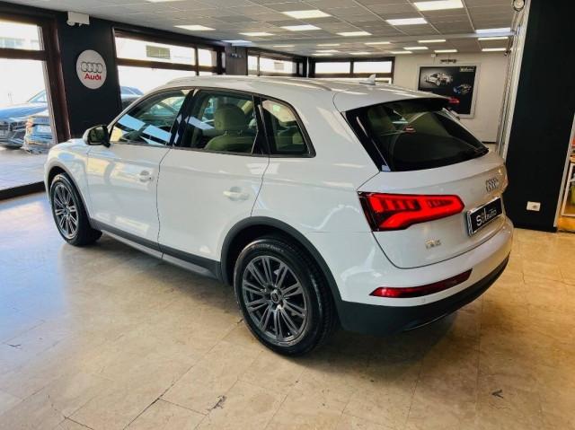 Audi Q5 30 2.0 tdi mhev Business 136cv s-tronic