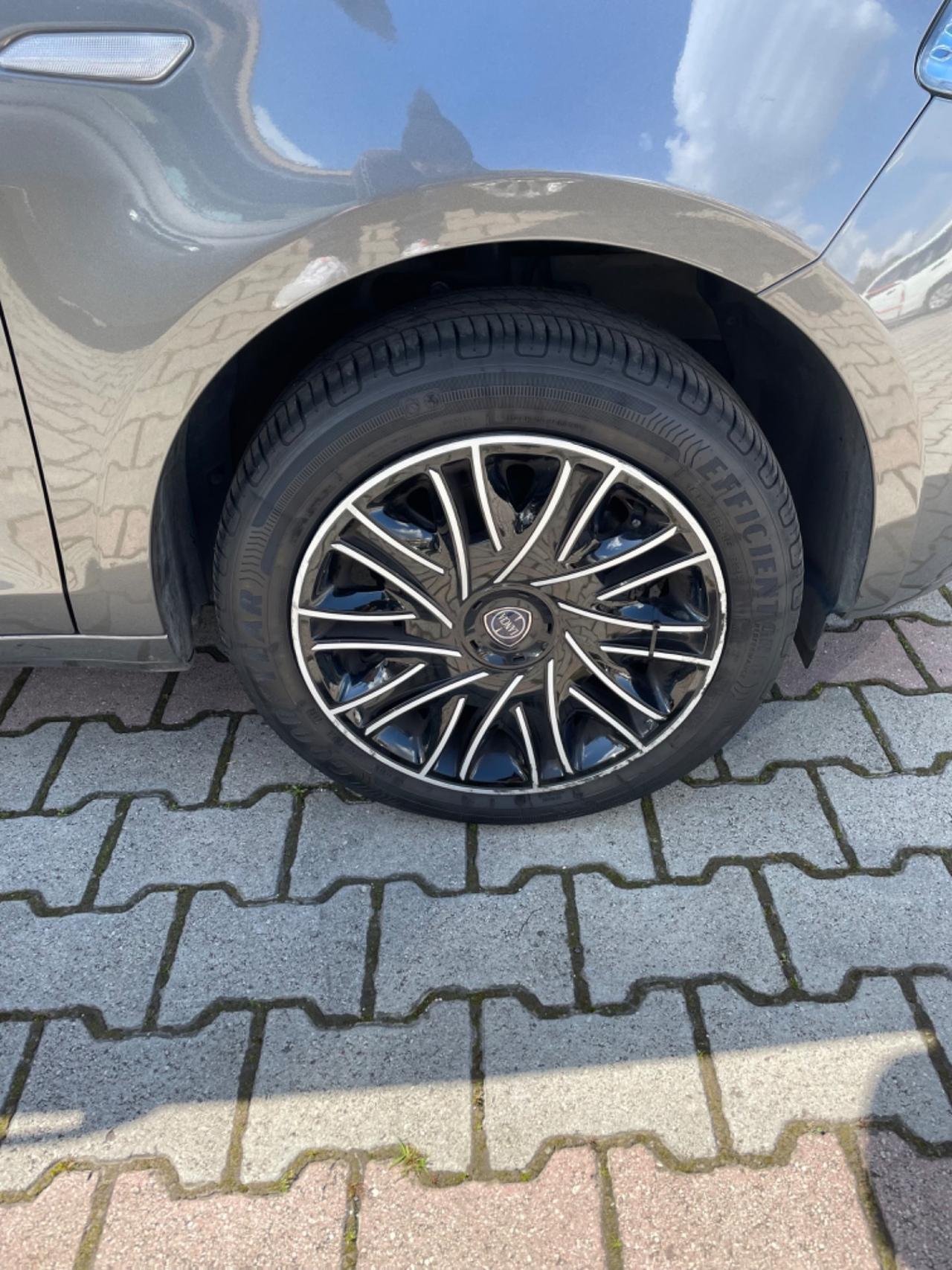 Lancia Ypsilon 1.0 FireFly 5 porte S&S Hybrid UnYca