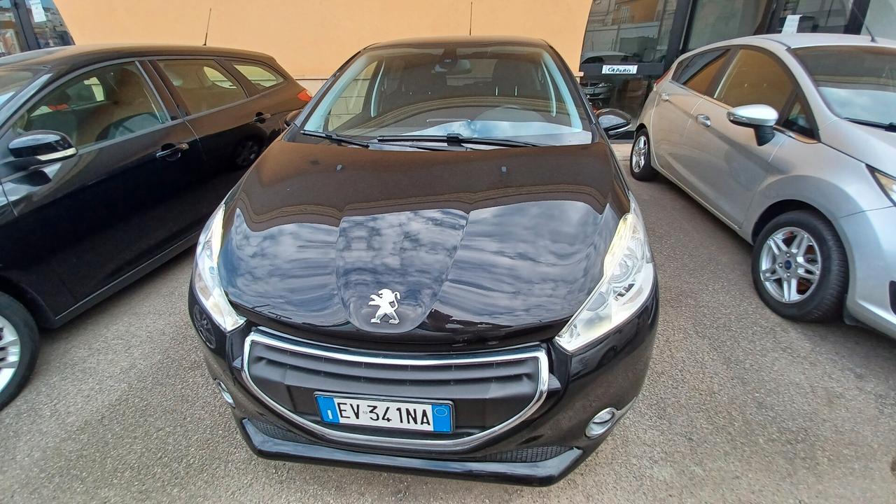 Peugeot 208 1.4 HDi 68 CV 5 porte Allure