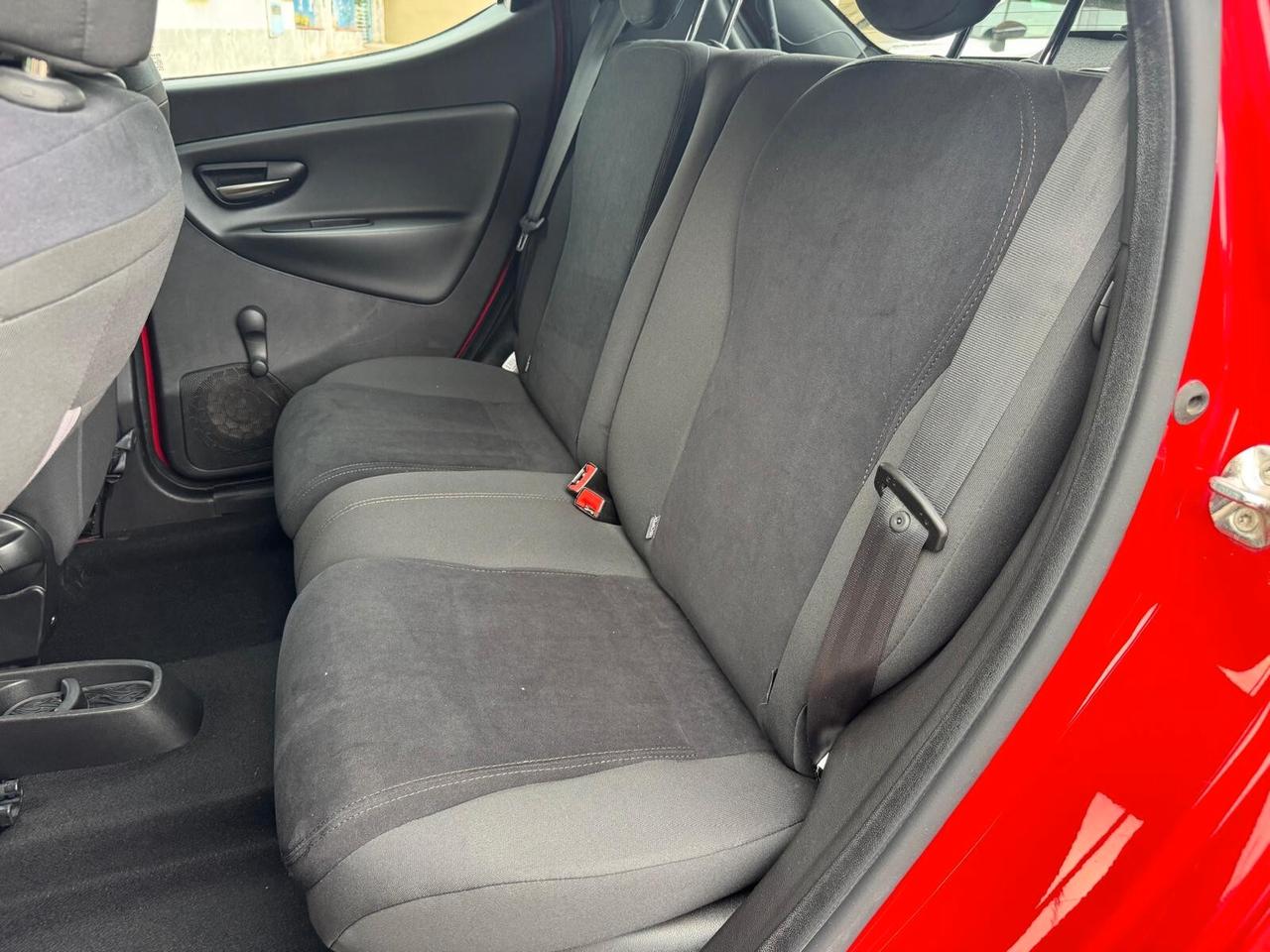 Lancia Ypsilon 0.9 TwinAir 85 CV 5 porte Metano Ecochic Silver