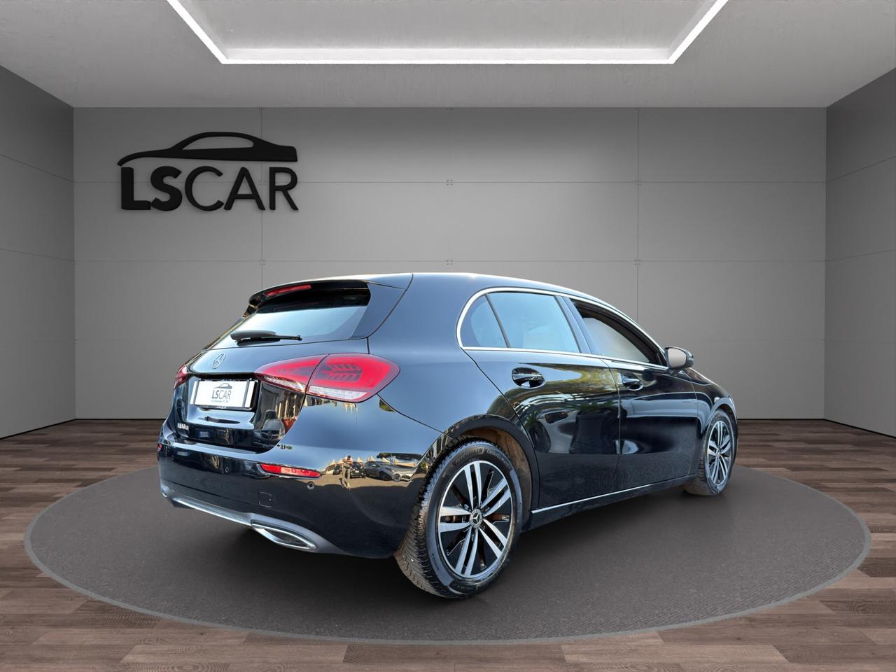 Mercedes A 180 D Business - UNIPRO - PROMO FINANZIAMENTO - PELLE - MBUX - PARK ASSIST