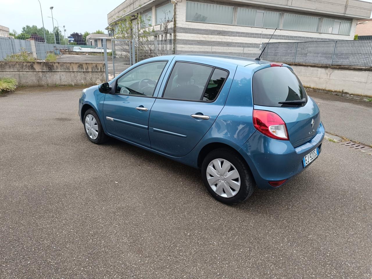 Renault Clio 1.2 16V 5 porte SOLAMENTE 97.000 KM