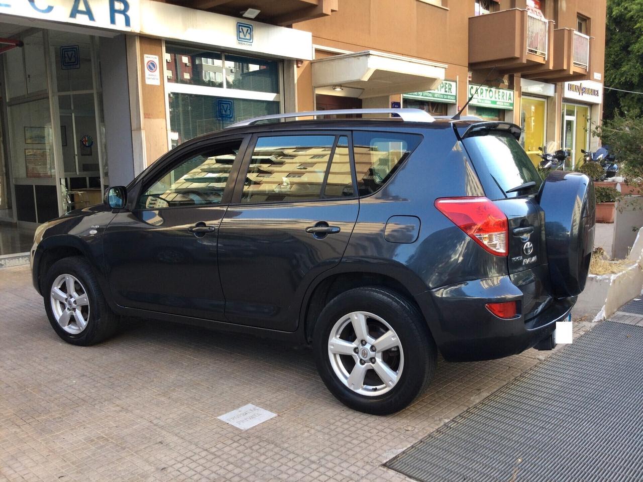 Toyota RAV 4 2.2 D-4D 136 CV Luxury