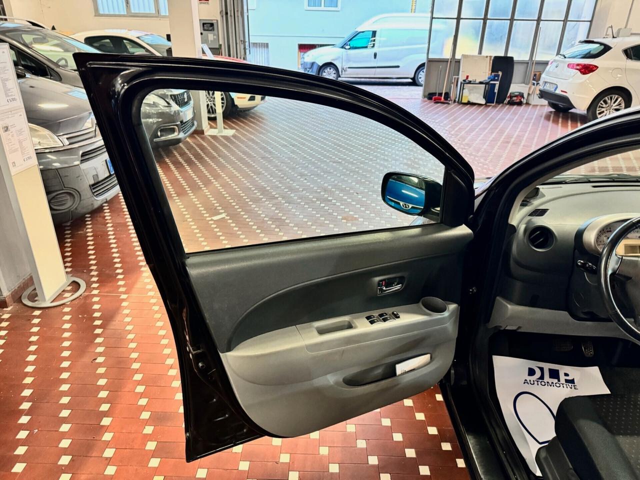 Daihatsu Sirion 1.3 Taka A/T 4WD - CAMBIO AUTOMATICO