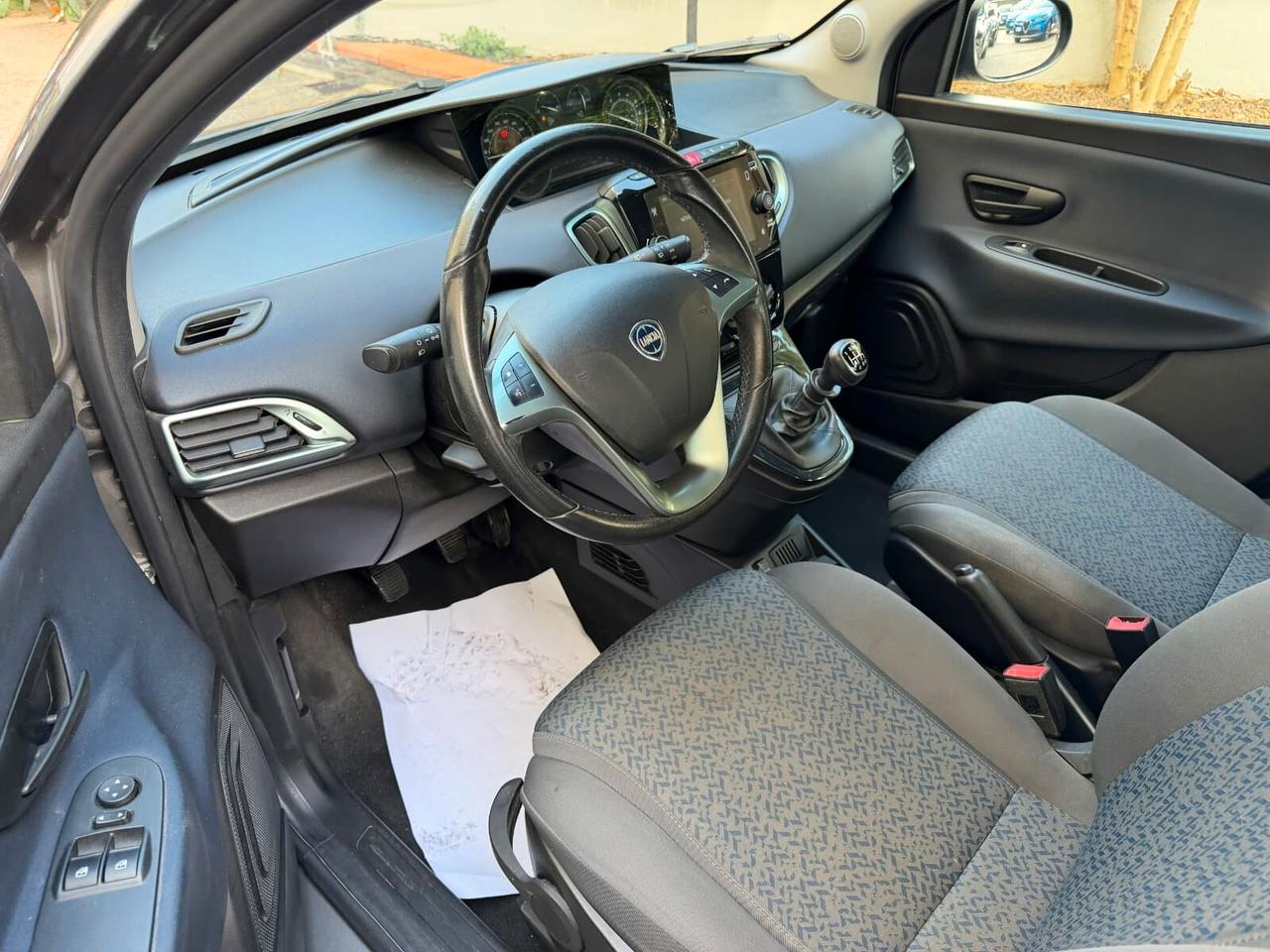 Lancia Ypsilon 1.0 FireFly 5 porte S&S Hybrid Gold