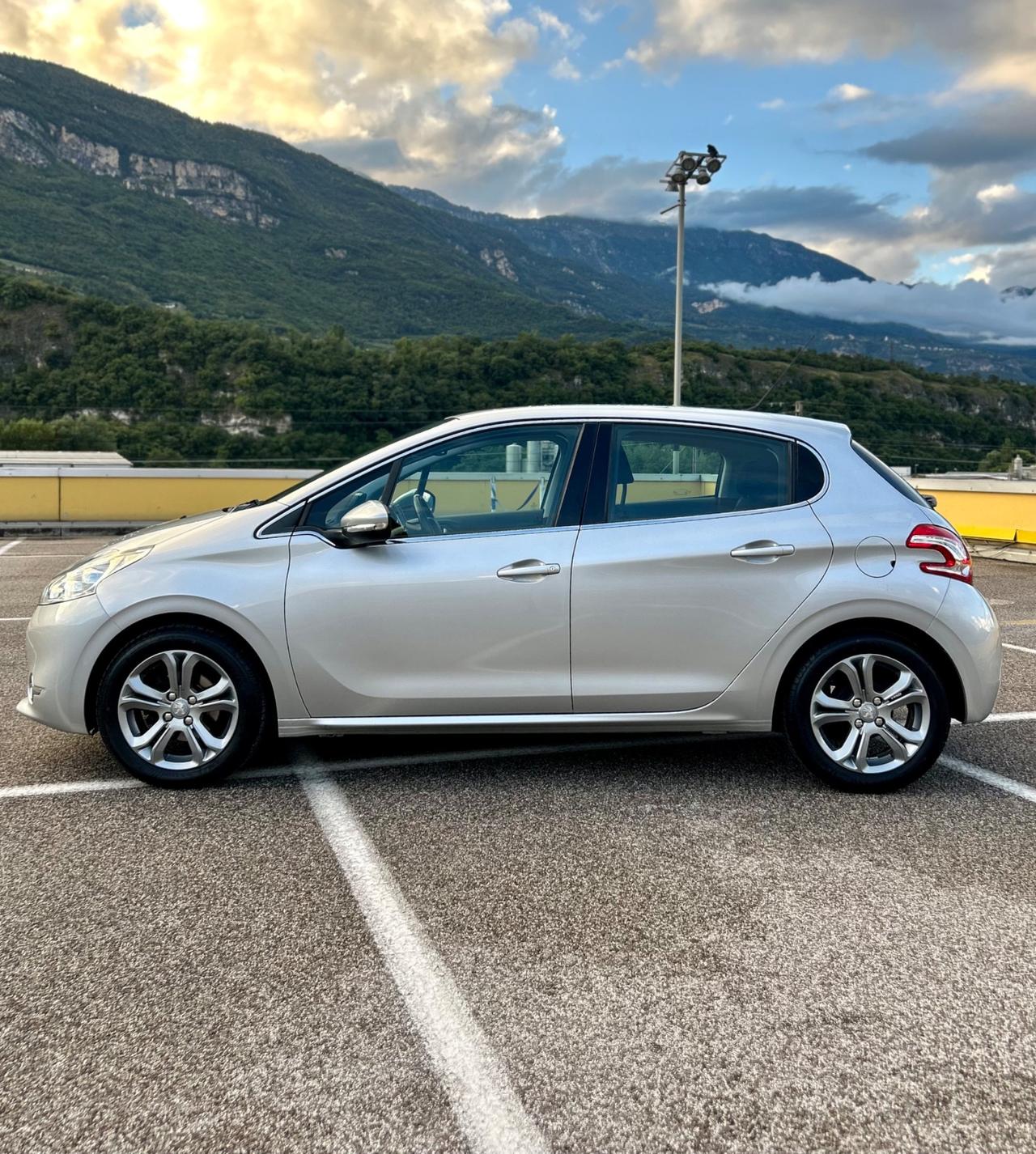 Peugeot 208 BlueHDi 5p Allure Neopatentati 2015
