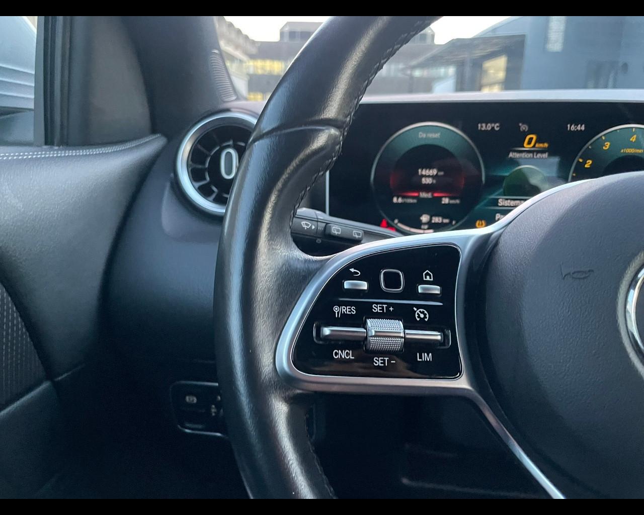 Mercedes-Benz GLA (H247) - GLA 200 Automatic Sport