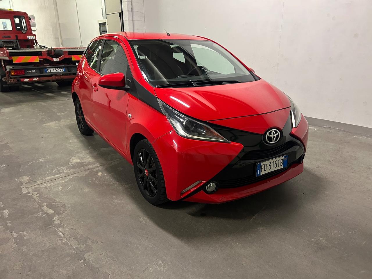 Toyota Aygo 1.0 VVT-i 69 CV 5 porte x-clusiv MMT